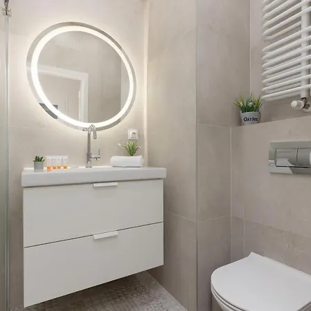 Cosy With Parking Wilanow By Renters * Varşova