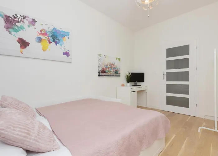 Apartment Cosy With Parking Wilanow By Renters *