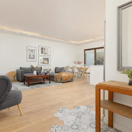 Daire Cosy With Parking Wilanow By Renters