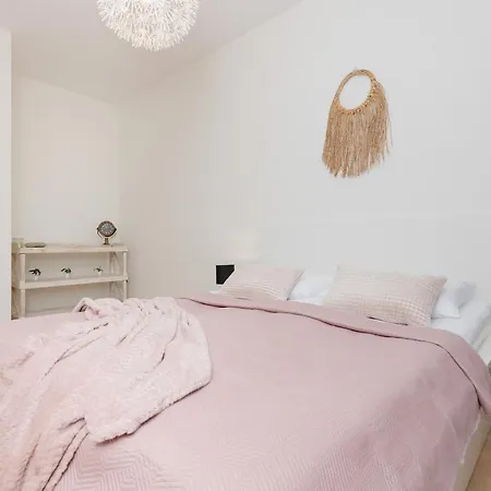 Daire Cosy With Parking Wilanow By Renters Varşova